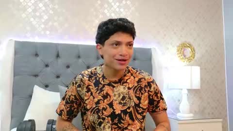 Zoe Krug online show from November 13, 11:53 am