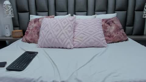 Zoe Krug online show from February 21, 1:12 pm