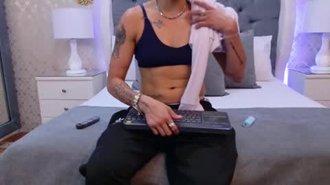 Zoe Krug online show from November 24, 9:06 pm