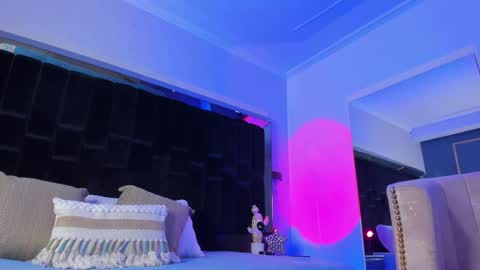 zoevidal_ online show from March 9, 11:47 am