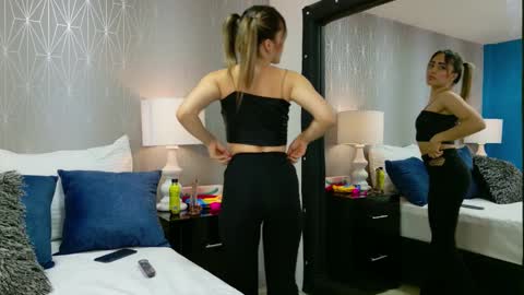 ZoeWilliis online show from November 28, 4:32 pm