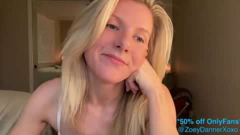 Zoeydanner online show from February 6, 10:32 pm