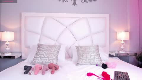 Z O E online show from February 7, 11:56 am