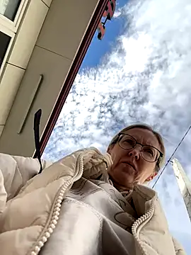 angelmommu online show from October 31, 9:02 am