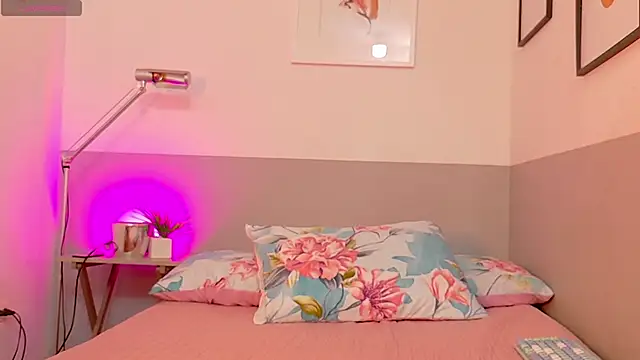 kinkylittlegirll online show from November 22, 2:47 am