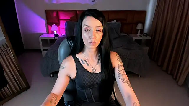 Kristen Garner online show from October 6, 8:13 pm