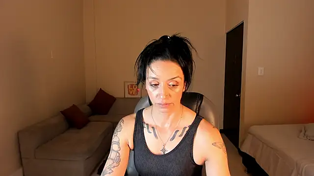 Kristen Garner online show from February 16, 8:41 pm