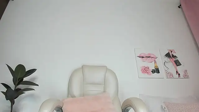 Reina  online show from September 13, 4:53 am