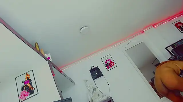 reigns addison kendall online show from October 30, 8:49 am