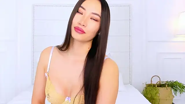 NaomiYuu online show from October 11, 2:38 am