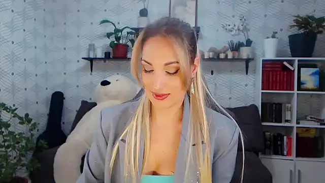 MillaXQueen online show from February 19, 3:44 pm