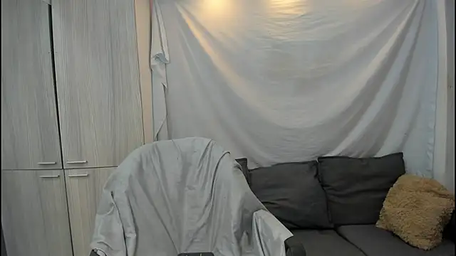 Mhelanny2 online show from December 15, 9:20 pm