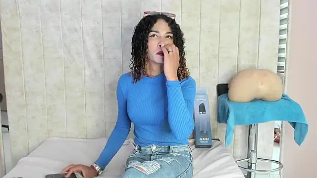Snapshot of StefanyMiler chatting on October 21, 8:13 pm StefanyMiler online show from October 21, 8:13 pm