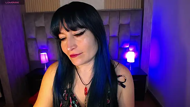 alicia moom online show from December 4, 11:05 pm