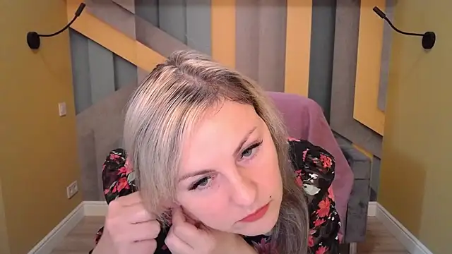 Candy Long online show from November 13, 6:34 am