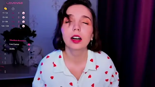 KindHazelHere  online show from November 14, 10:10 pm