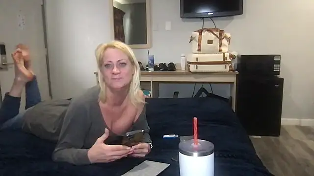 TiffaneyLove online show from February 23, 5:12 pm