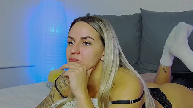 SofiJames online show from September 11, 7:09 am