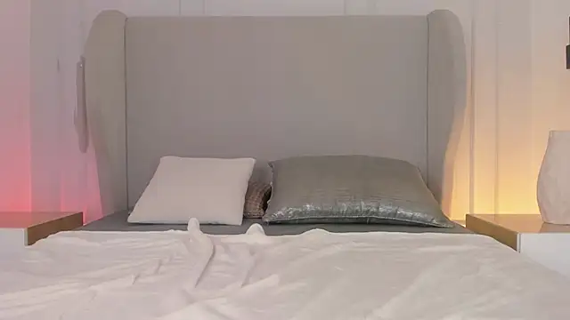 chloe d online show from November 18, 1:23 pm