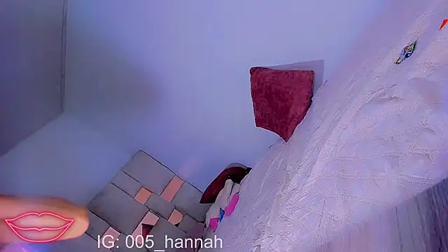 Hannahsmit online show from December 15, 11:48 am