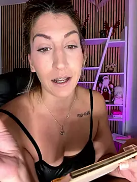 sofiah  online show from January 8, 5:50 pm