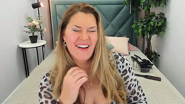 Adele Russo online show from September 27, 4:47 pm