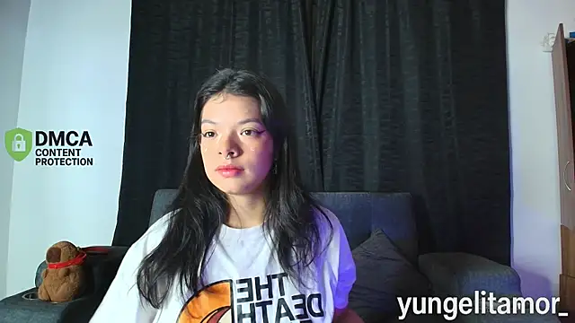 yungelitamor  online show from October 30, 5:43 am