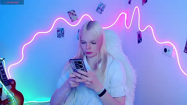 Emily Nyaffee online show from October 19, 5:04 pm