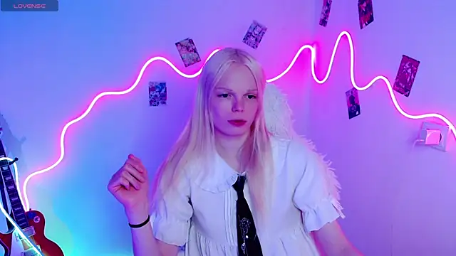 Emily Nyaffee online show from October 3, 11:54 pm