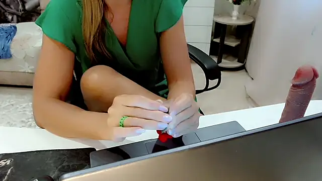 EveLove33 online show from September 17, 6:33 am