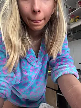 Ameellie online show from November 1, 7:18 pm