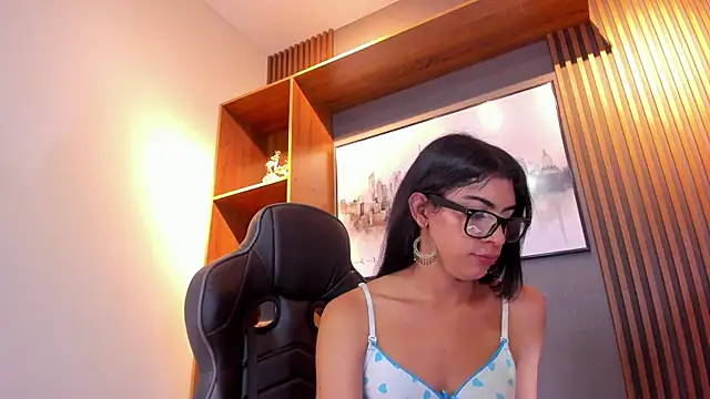 Alahia Rodriguez online show from December 16, 8:15 pm