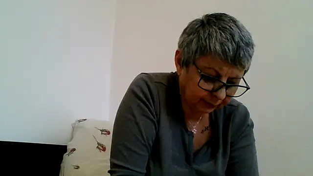 roseblak42 online show from February 5, 1:36 pm