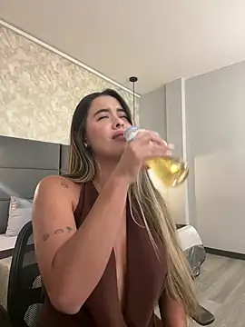 Emilia Bakerr online show from February 15, 7:02 pm