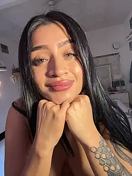 lucianaroy online show from February 10, 8:45 pm