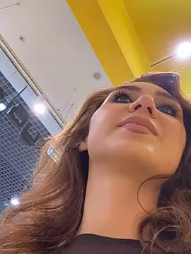 QuitieLia online show from November 4, 2:22 pm