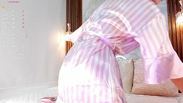 Gabbyy  online show from November 7, 4:01 pm