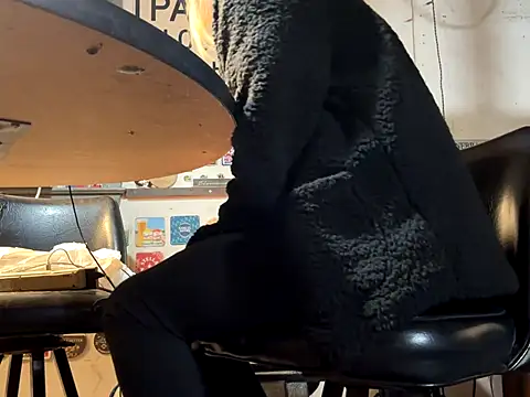 LilBit1975 online show from October 21, 6:50 am