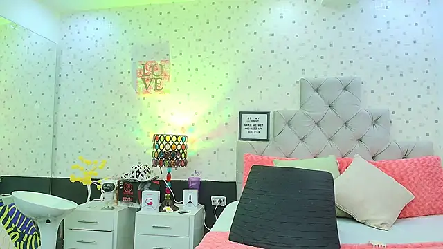 JulietaReyess online show from January 16, 12:01 pm