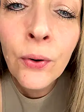 HoneyBluex online show from September 25, 11:09 am