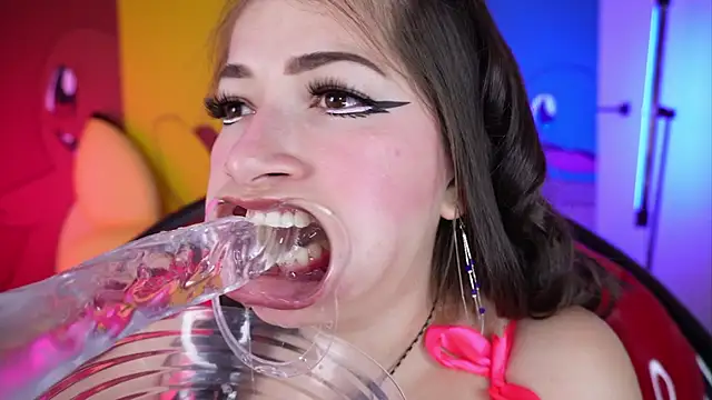 miss  pamela online show from December 18, 11:26 am