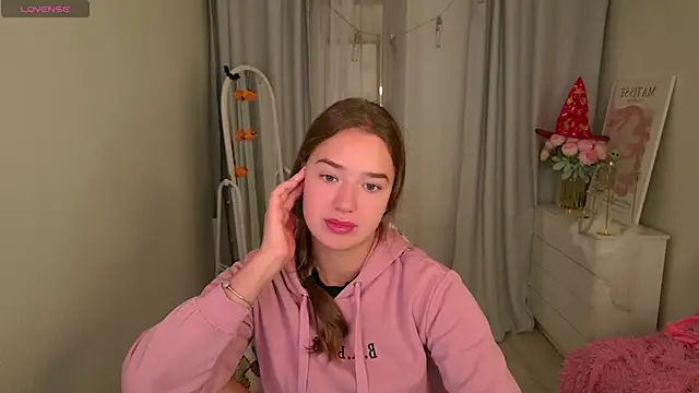 LovelyJessie online show from November 3, 1:48 pm