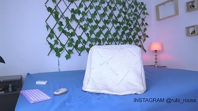 argiee taylorxs2 online show from October 14, 2:47 am