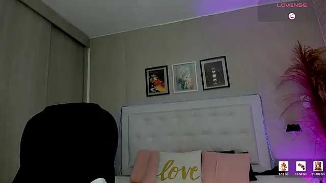 emma  smith1 online show from February 3, 11:59 am