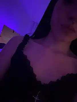 ShannonShanny online show from November 6, 8:48 pm