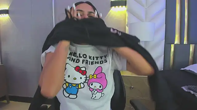 ChloeHarper  online show from February 4, 11:46 am