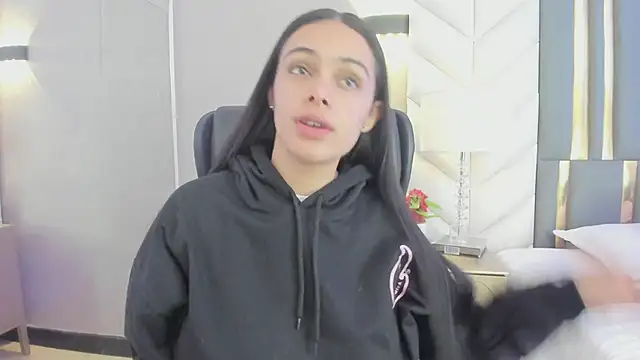 ChloeHarper  online show from February 23, 11:42 am