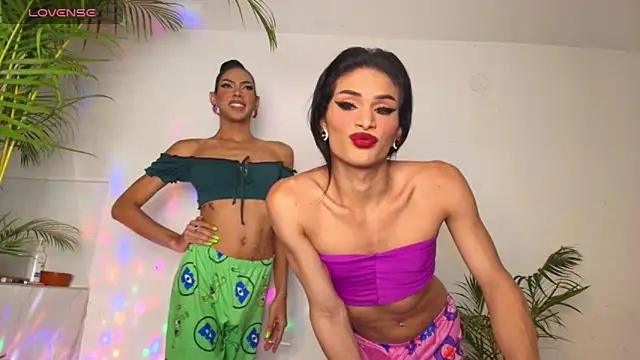 Snapshot of Bigdickgirls_02 chatting on October 14, 4:59 am Bigdickgirls 02 online show from October 14, 4:59 am