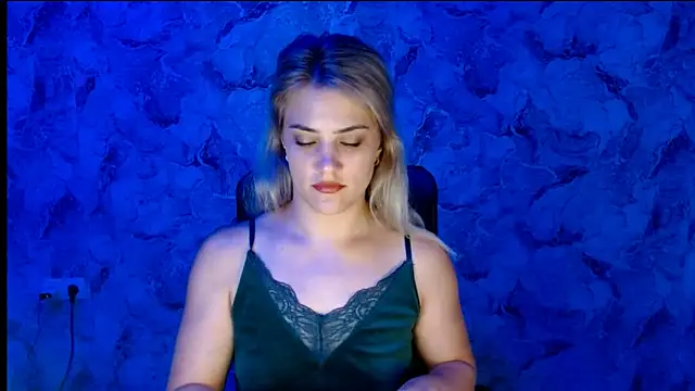 Snapshot of nika_gold1 chatting on September 24, 5:01 pm nika gold1 online show from September 24, 5:01 pm