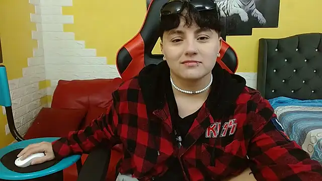 isabeautyx19 online show from December 17, 2:27 am